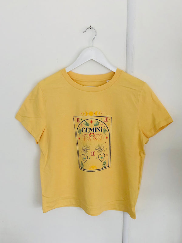 Item 76 Yellow GEMINI Star Sign T-Shirt Size M