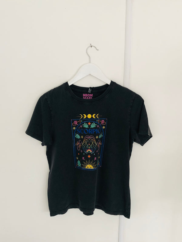 Item 200 Black SCORPIO Star Sign Constellation Stonewash T-Shirt Size M