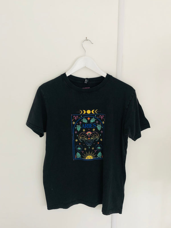 Item 195 Black ARIES Constellation Star Sign Stonewash T-Shirt Size XS