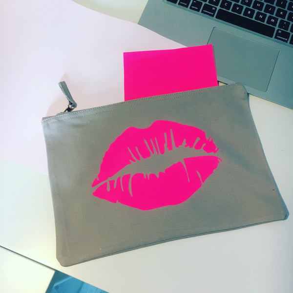 KISS pouch